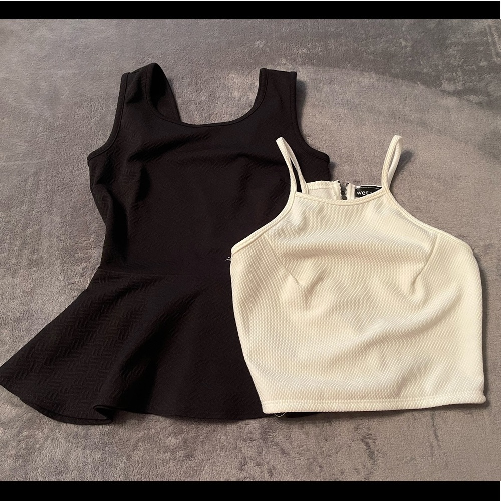 Women Top Wet Seal 2Tank Top Sz S And XS Black/white Strap Casual Light.